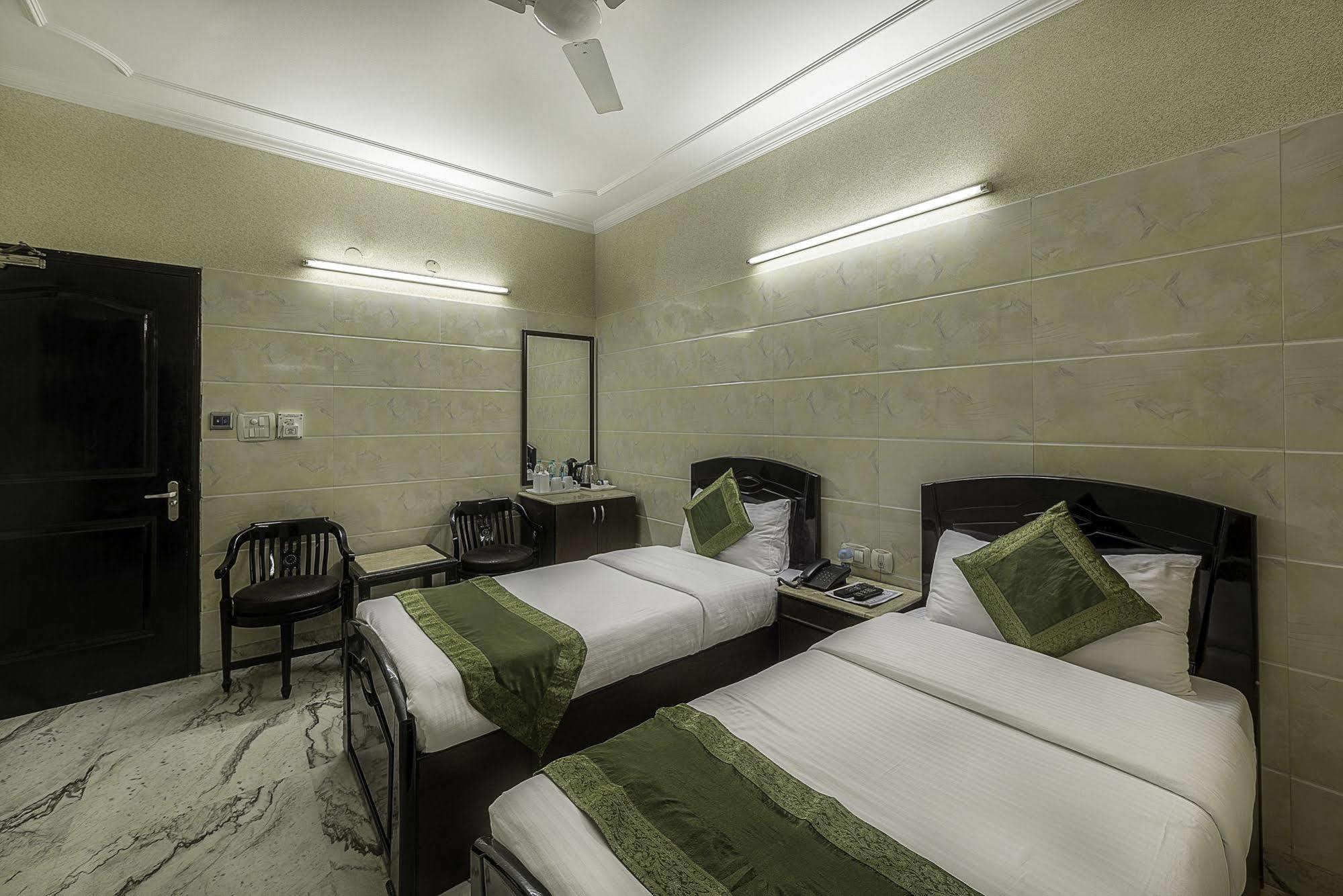 Treebo Trend Singh Sons Karol Bagh Hotel New Delhi Eksteriør billede