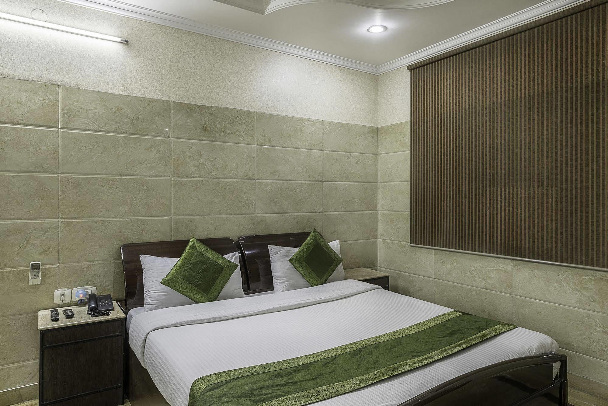 Treebo Trend Singh Sons Karol Bagh Hotel New Delhi Eksteriør billede