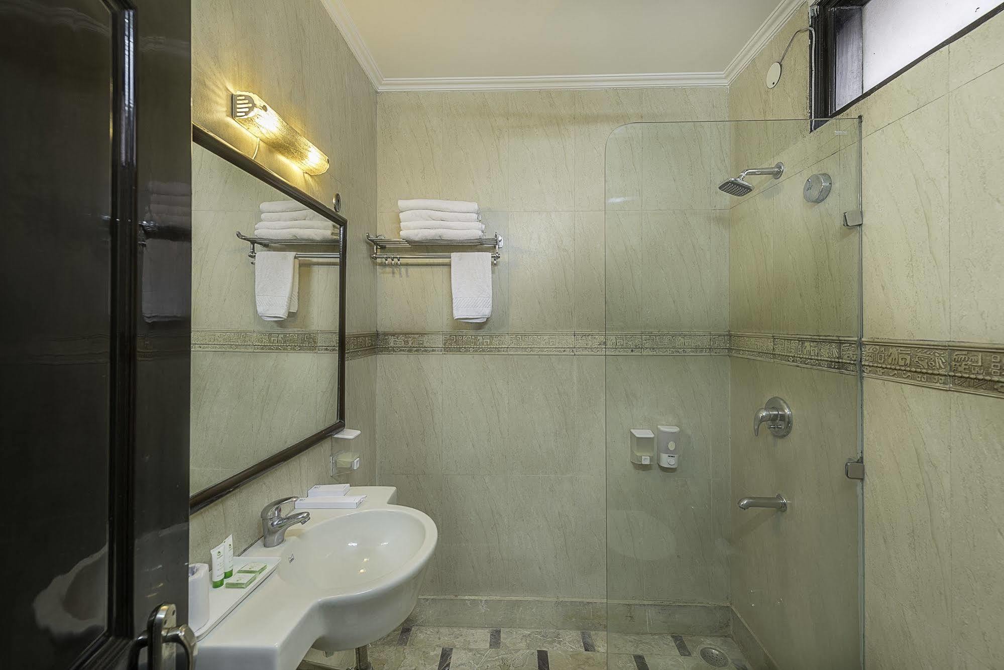 Treebo Trend Singh Sons Karol Bagh Hotel New Delhi Eksteriør billede