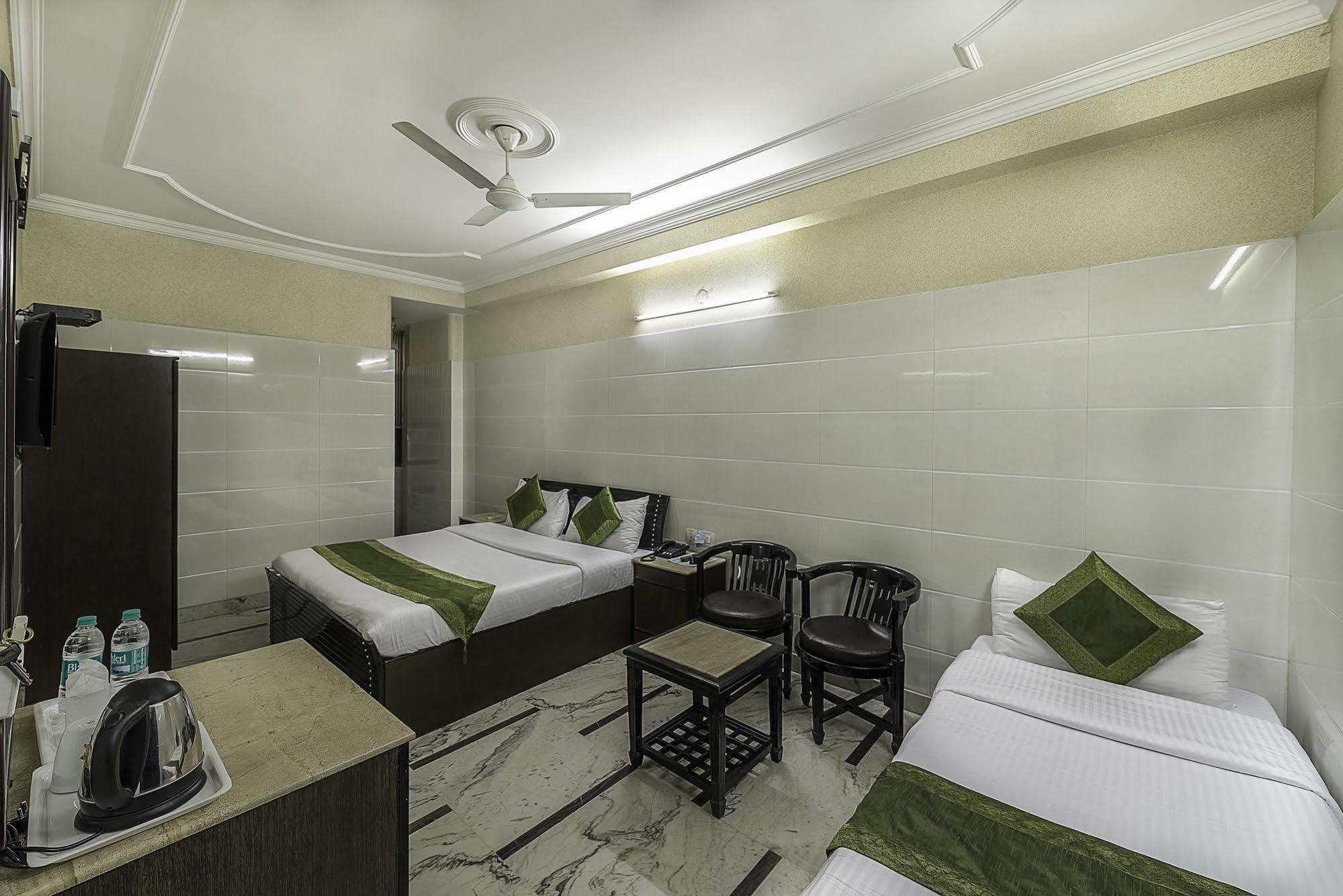 Treebo Trend Singh Sons Karol Bagh Hotel New Delhi Eksteriør billede