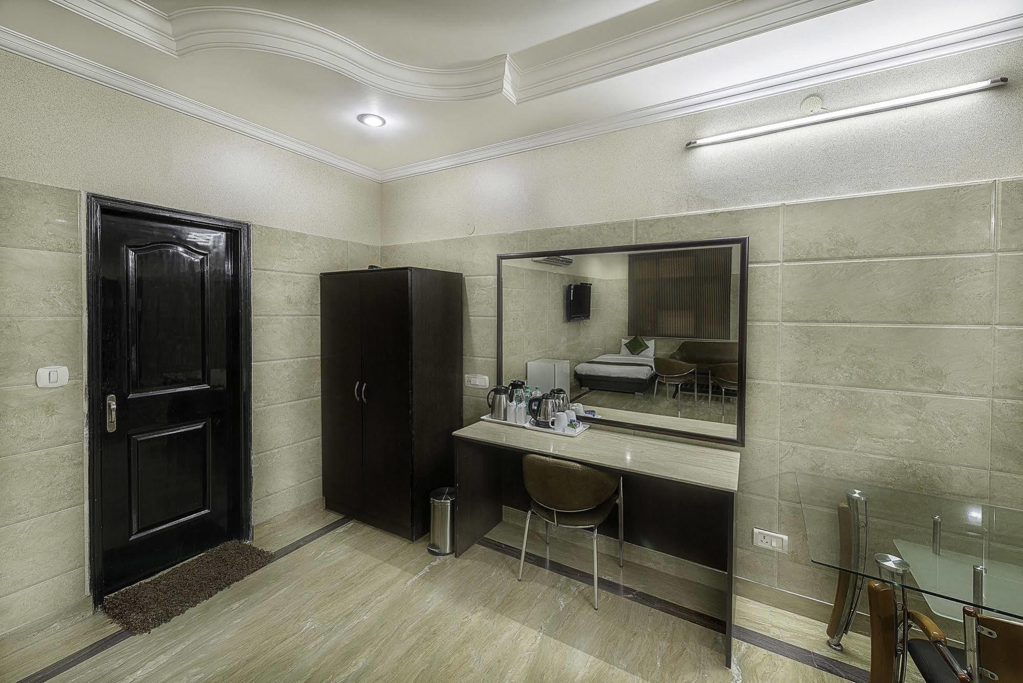 Treebo Trend Singh Sons Karol Bagh Hotel New Delhi Eksteriør billede