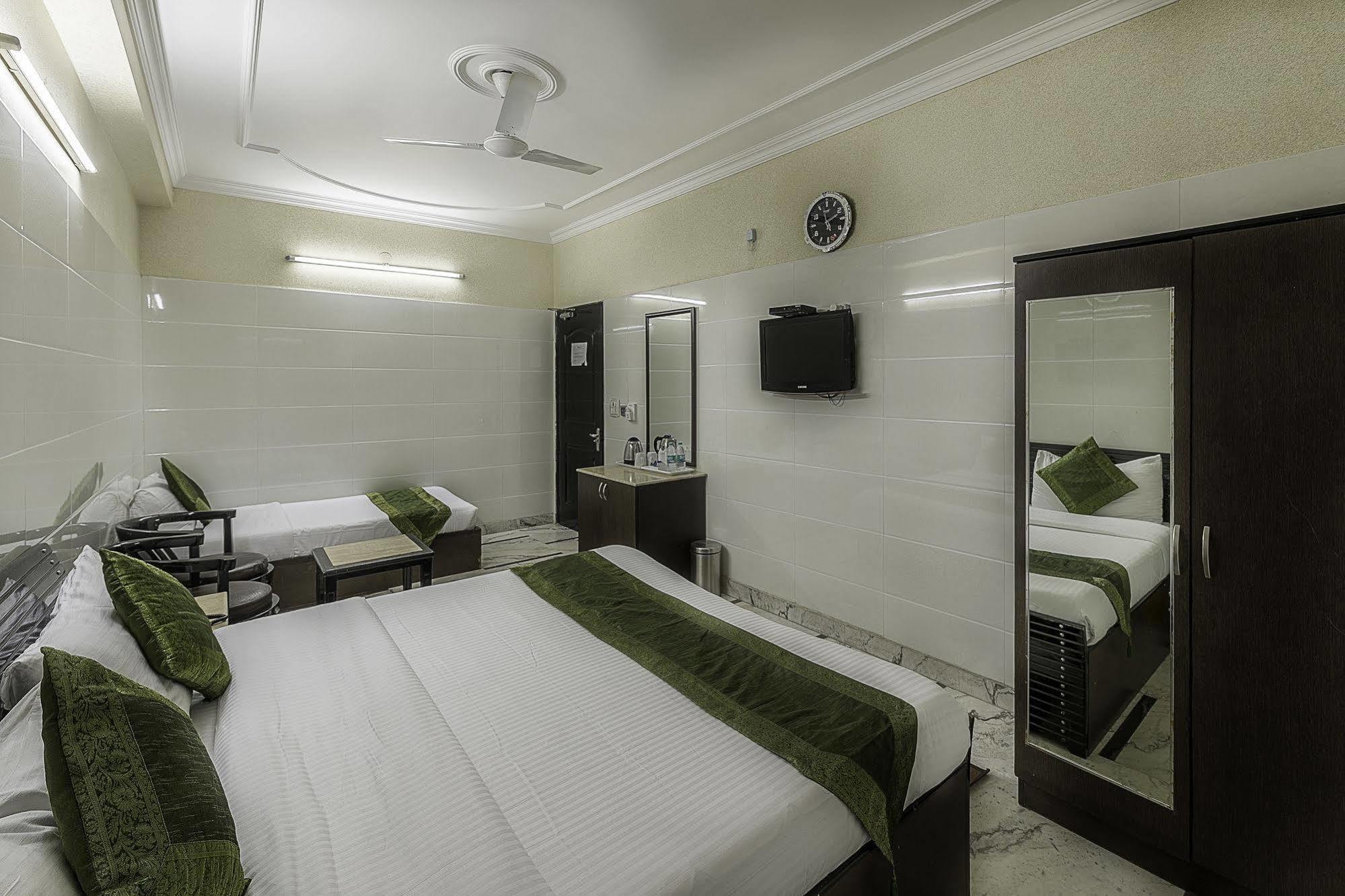 Treebo Trend Singh Sons Karol Bagh Hotel New Delhi Eksteriør billede
