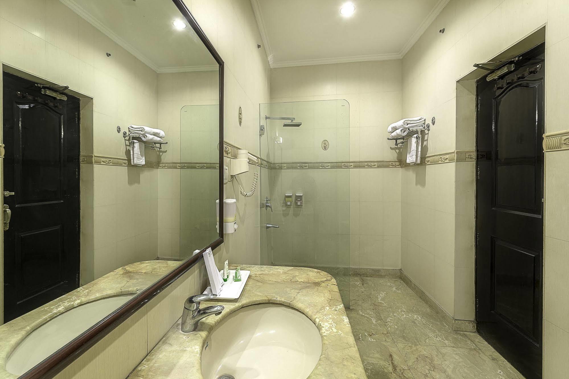 Treebo Trend Singh Sons Karol Bagh Hotel New Delhi Eksteriør billede